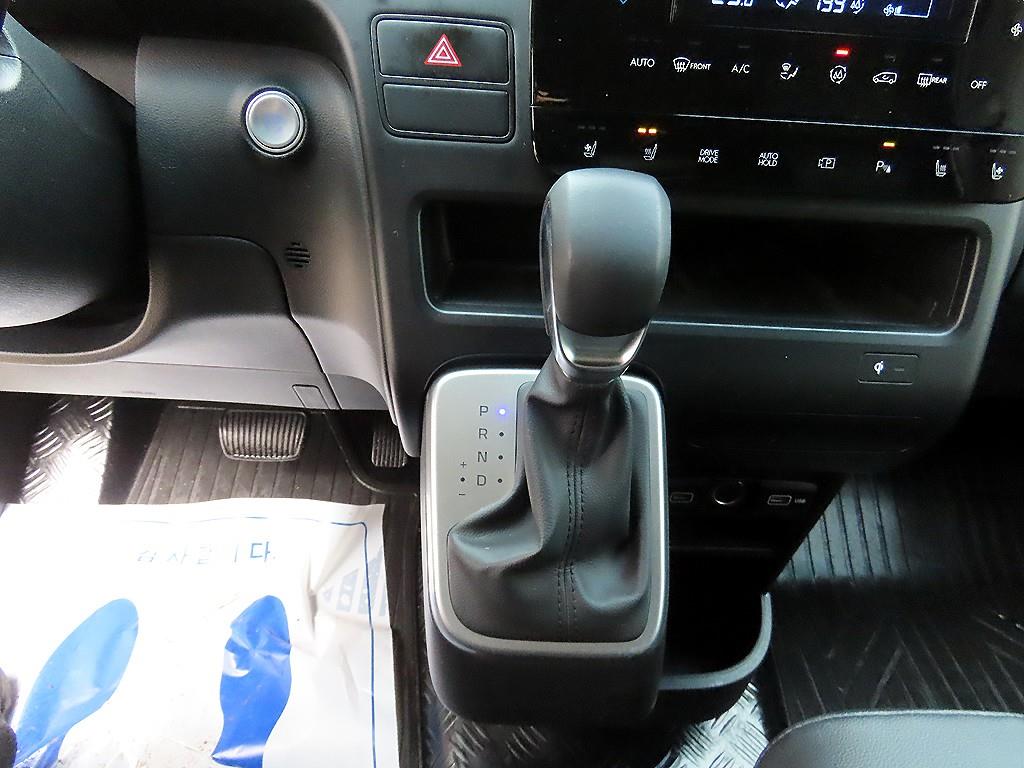 HYUNDAI Staria - Vista 10