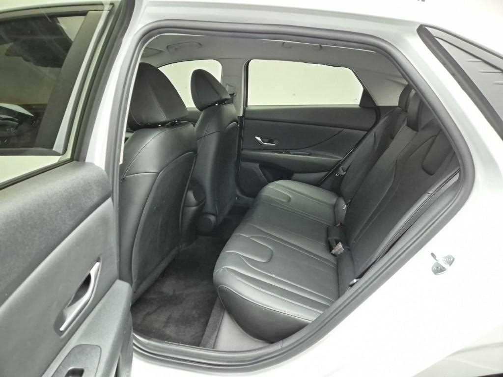 HYUNDAI Avante - Vista 12