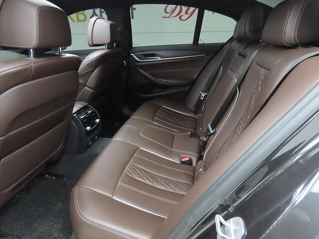 BMW 5 Series - Vista 7