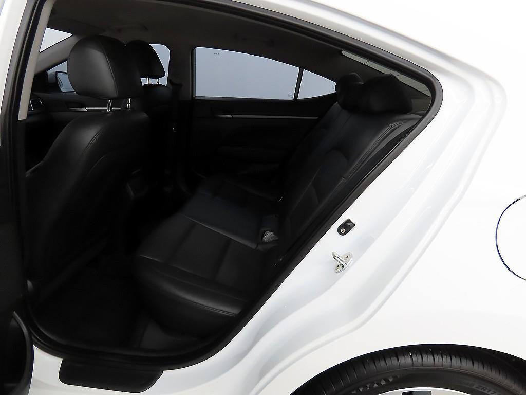 HYUNDAI Avante - Vista 6