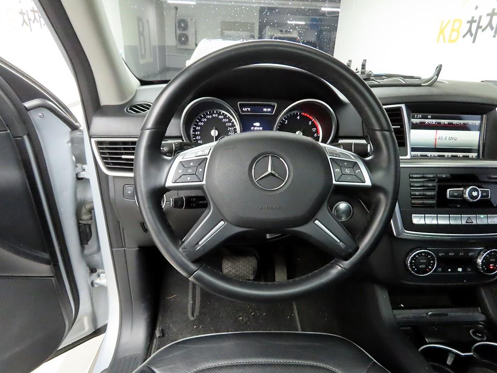 Mercedes Benz M Class - Vista 7