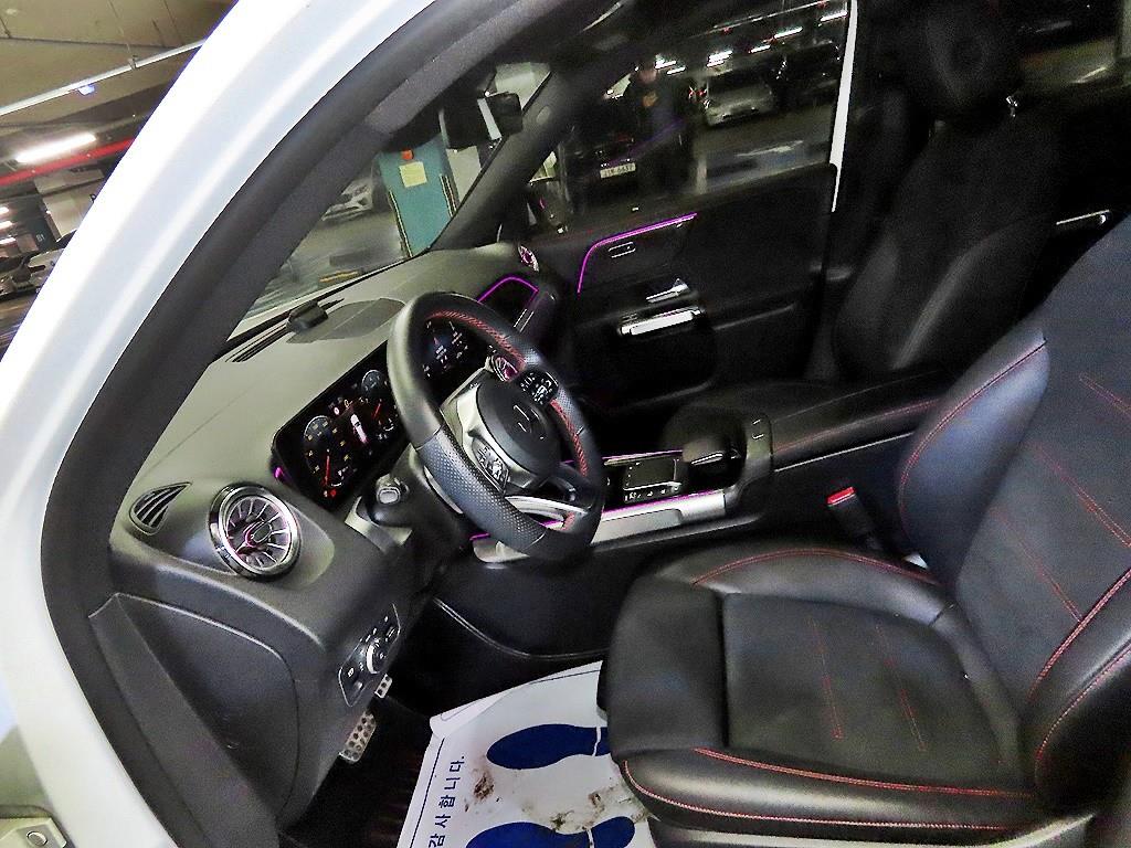 Mercedes Benz GLB Class - Vista 6