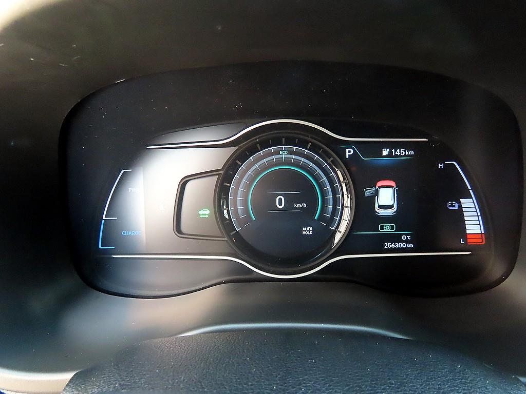 HYUNDAI Kona - Vista 9