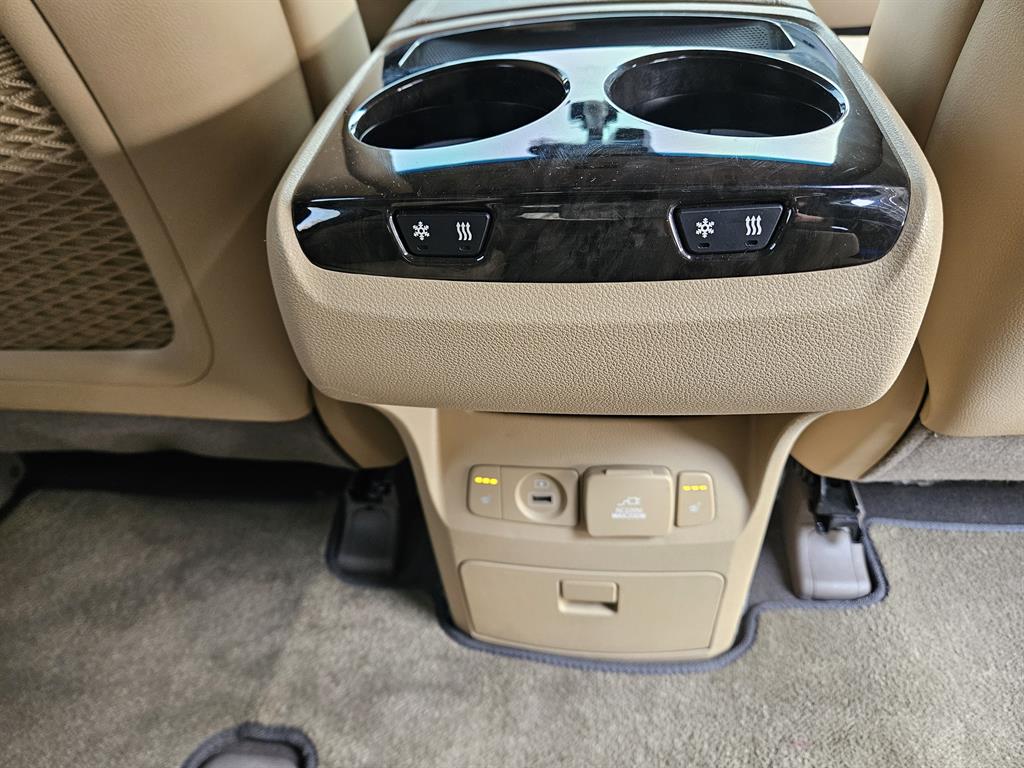 KIA Carnival - Vista 11