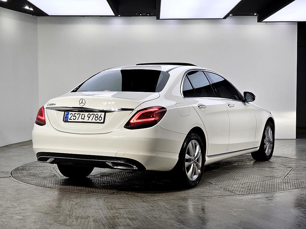 Mercedes Benz C Class - Vista 4