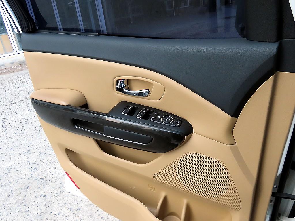 KIA Carnival - Vista 11