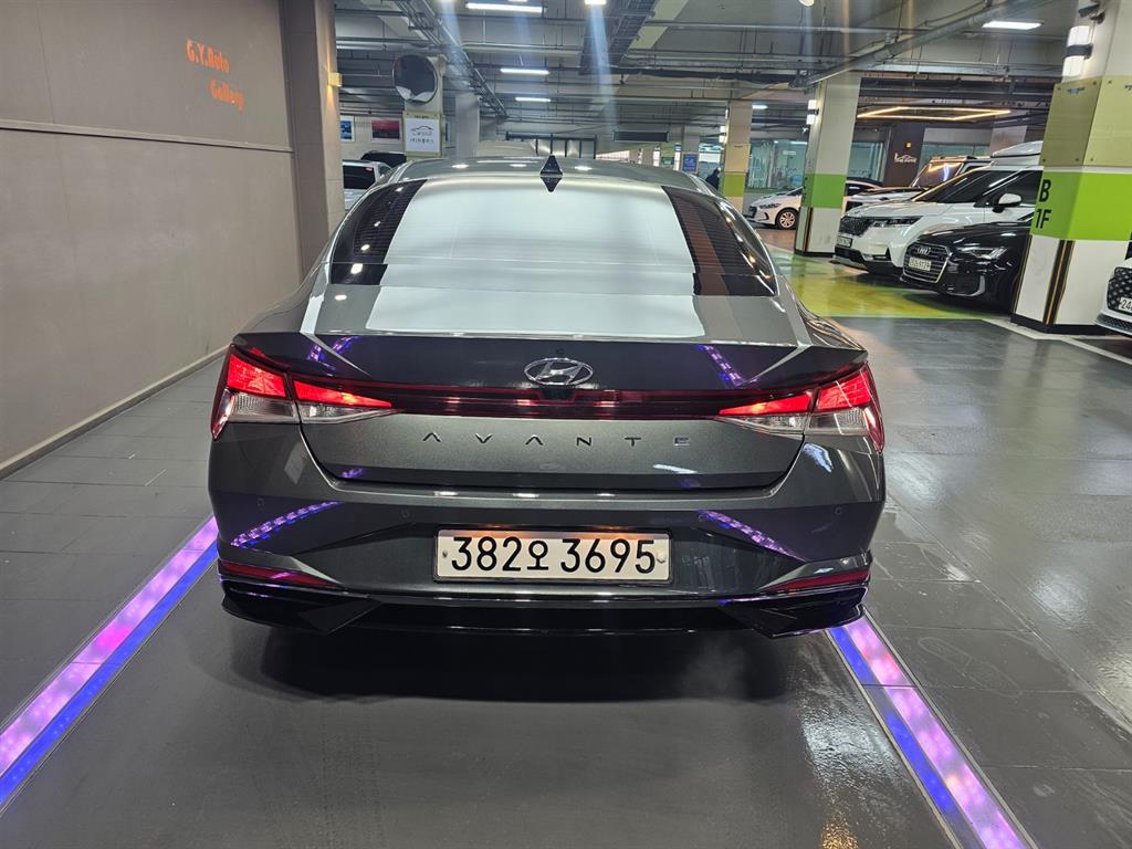 HYUNDAI Avante - Vista 12