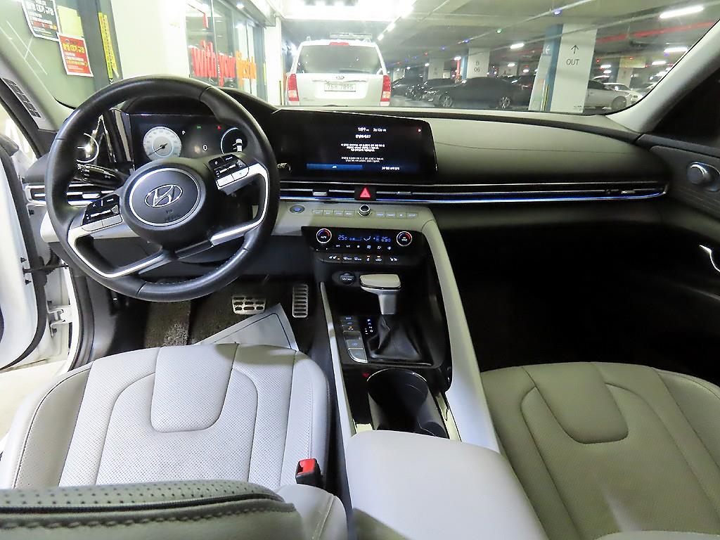 HYUNDAI Avante - Vista 10