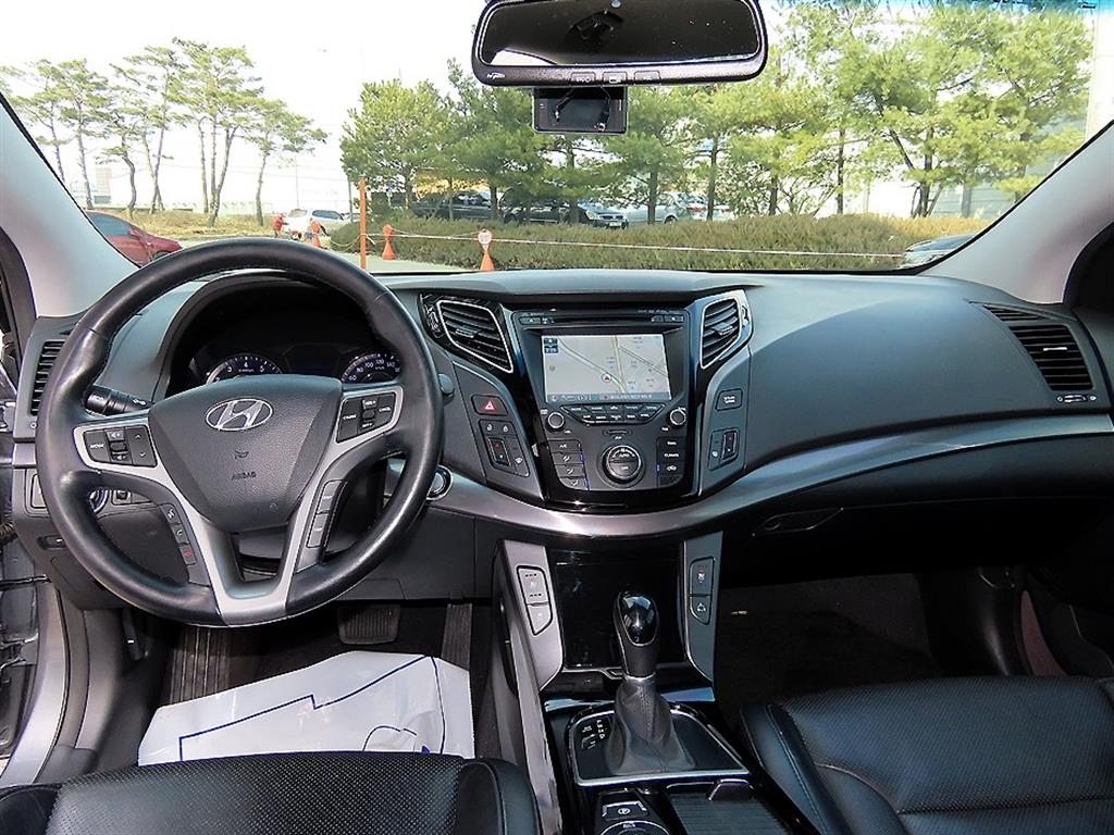 HYUNDAI i40 - Vista 7