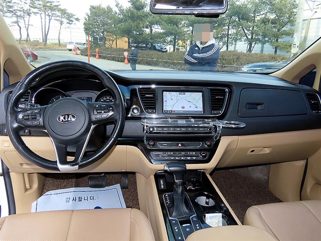 KIA Carnival - Vista 7