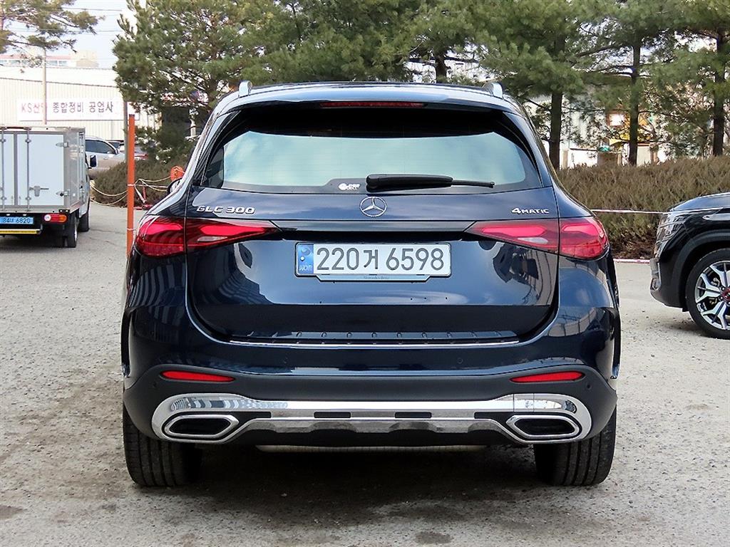 Mercedes Benz GLC Class - Vista 4