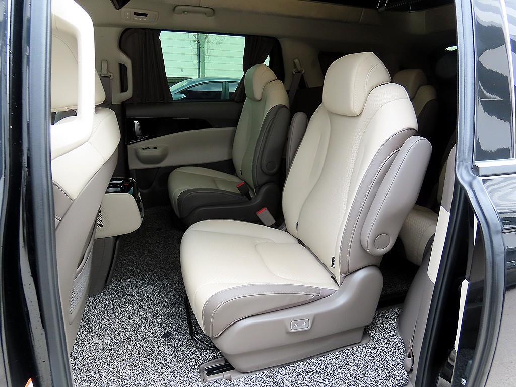 KIA Carnival - Vista 6