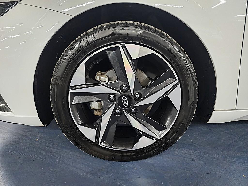 HYUNDAI Avante - Vista 11