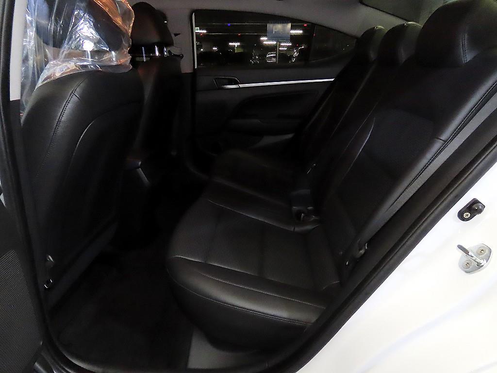 HYUNDAI Avante - Vista 7