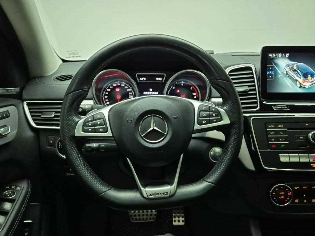Mercedes Benz GLE Class - Vista 9