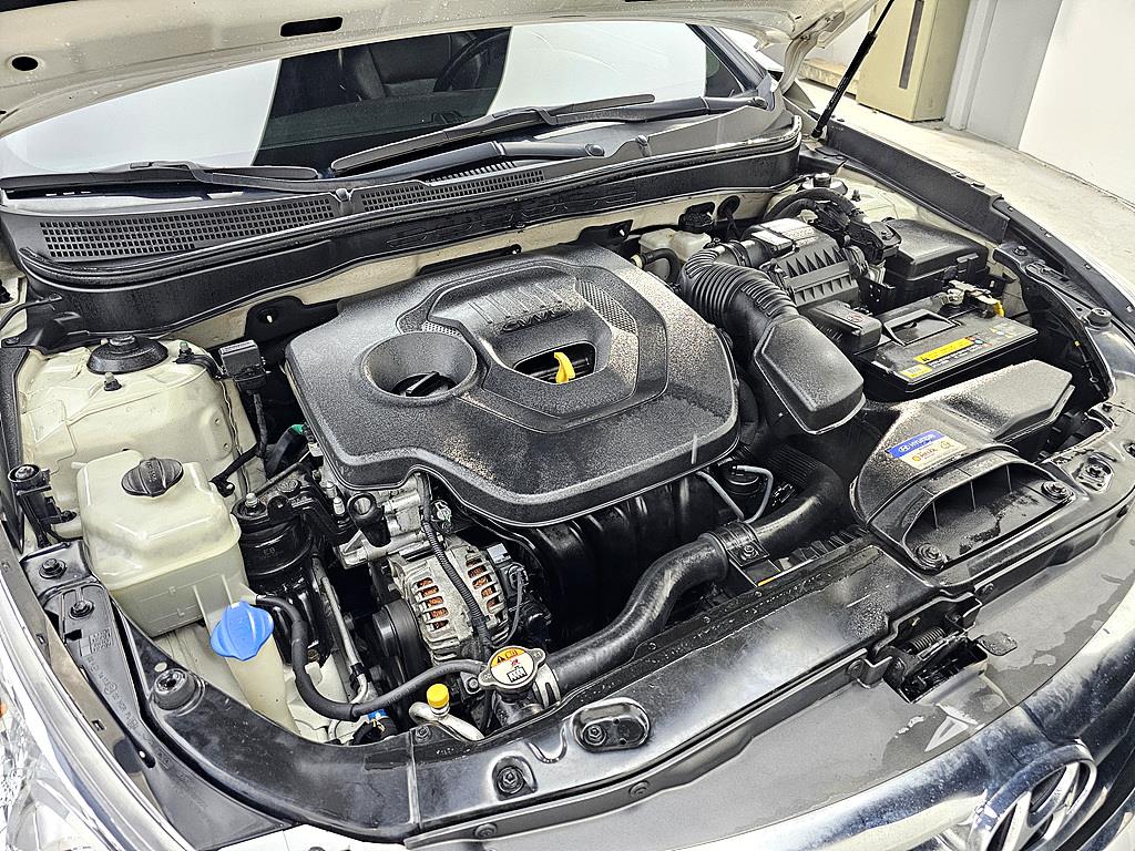 HYUNDAI Sonata - Vista 6