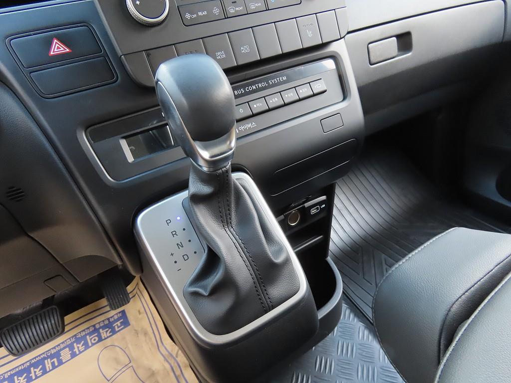 HYUNDAI Staria - Vista 10