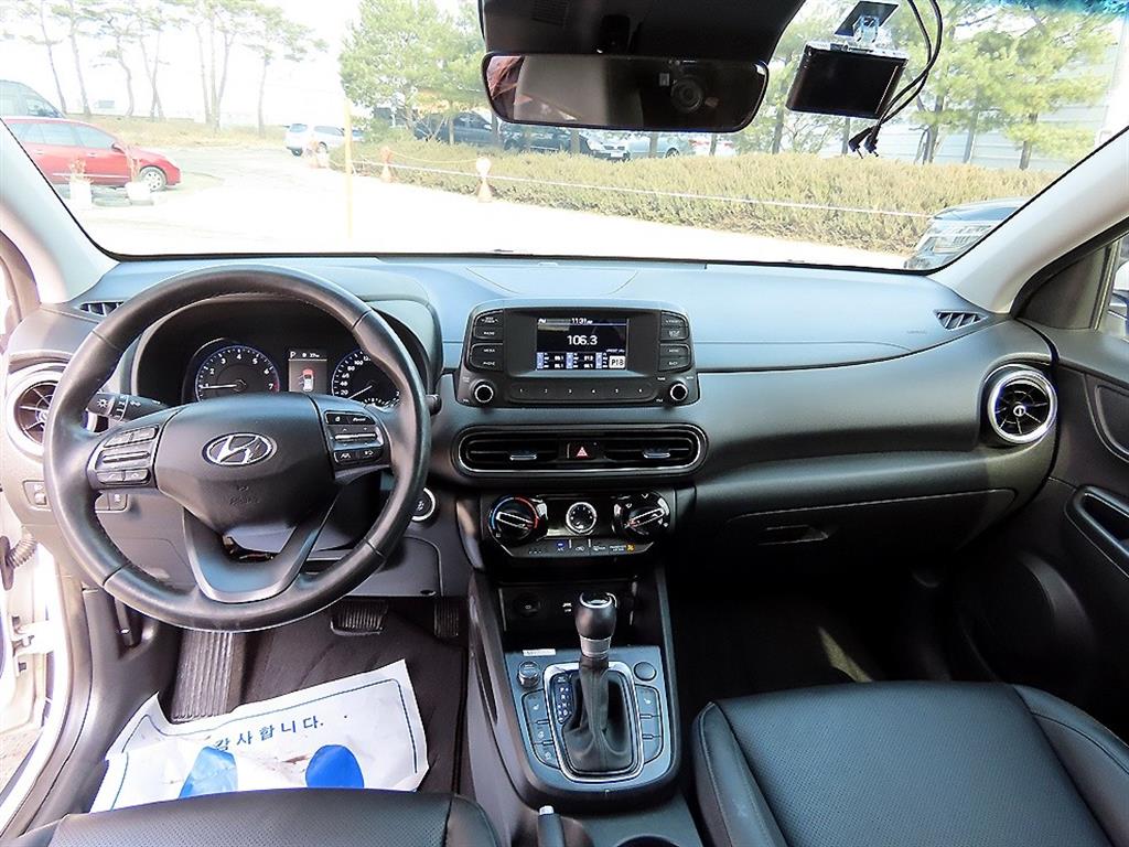 HYUNDAI Kona - Vista 7