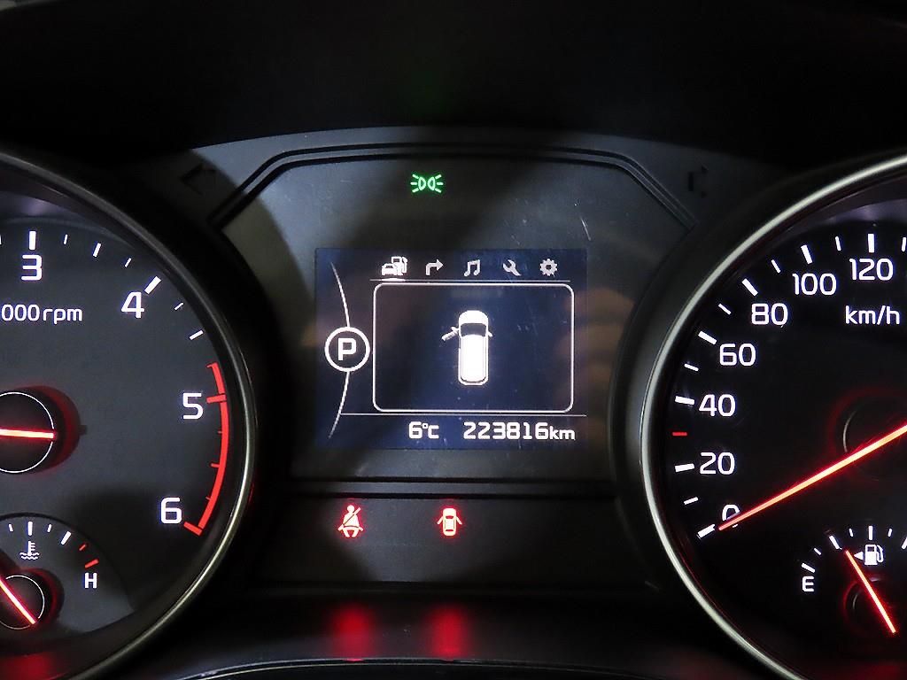 KIA Carnival - Vista 9