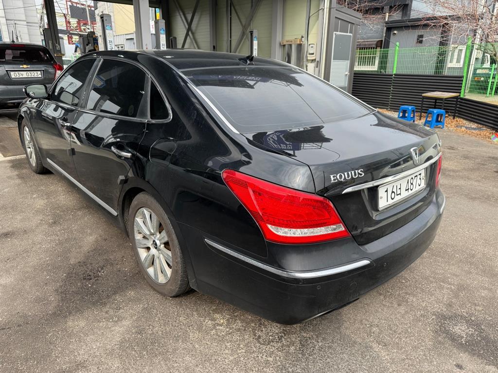 HYUNDAI Equus - Vista 5