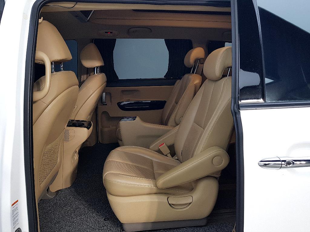 KIA Carnival - Vista 9