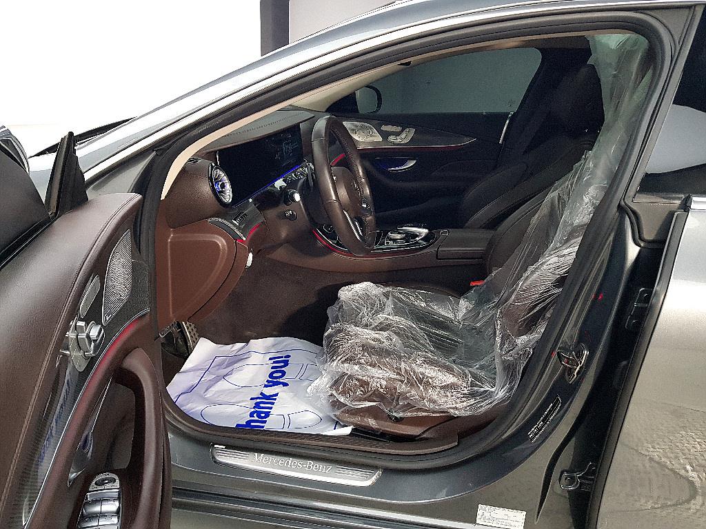 Mercedes Benz CLS Class - Vista 8