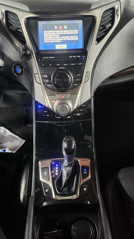 HYUNDAI Grandeur - Vista 10