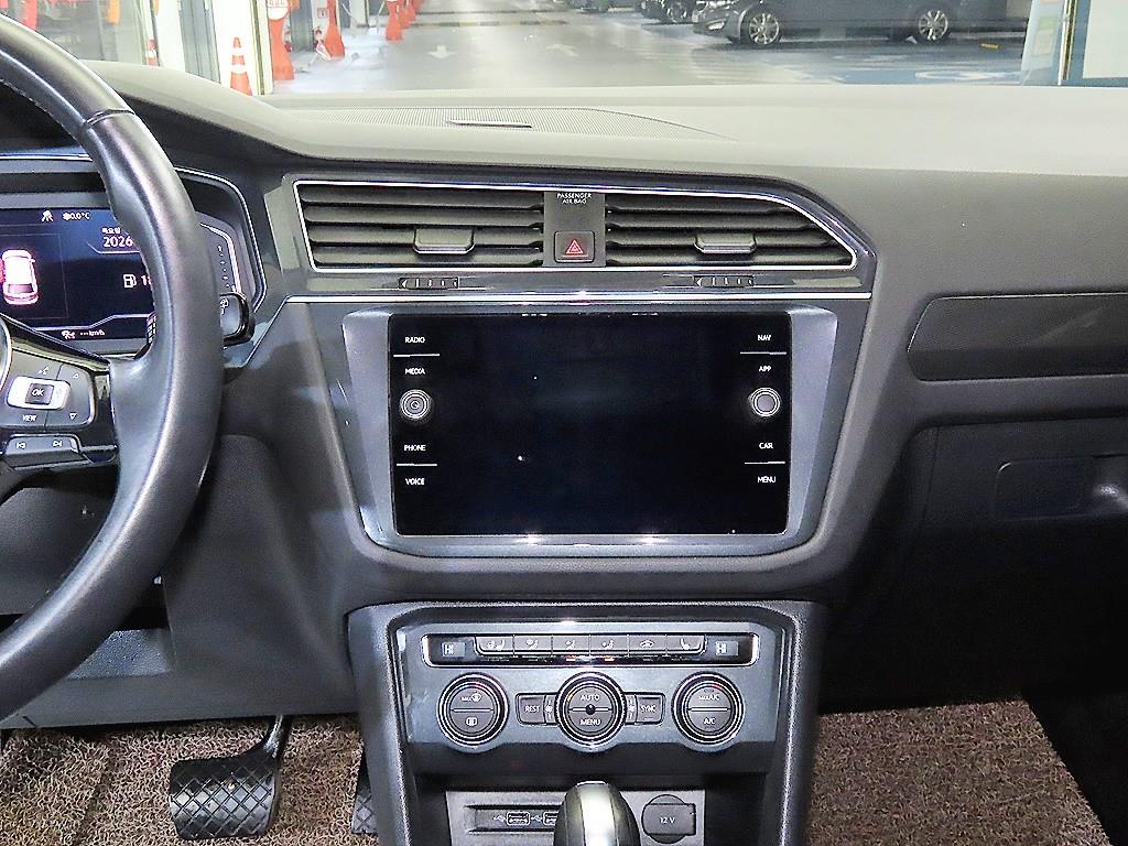 Volkswagen Tiguan - Vista 11