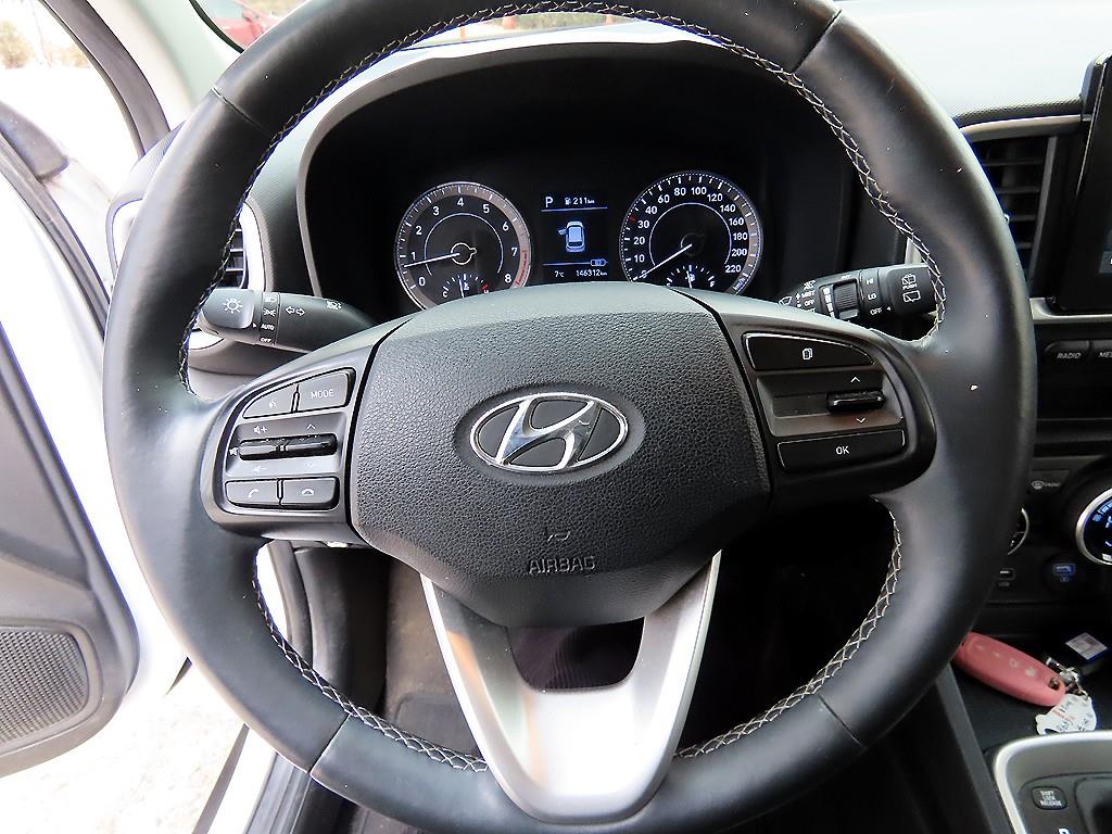 HYUNDAI Venue - Vista 8
