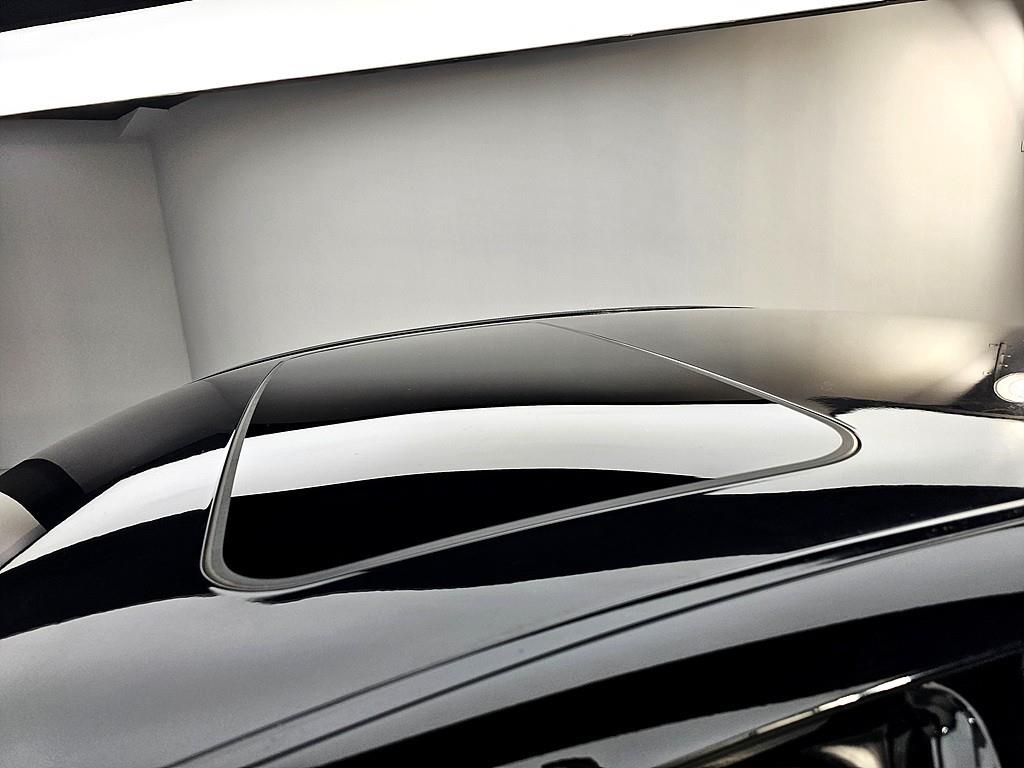 HYUNDAI Genesis - Vista 12