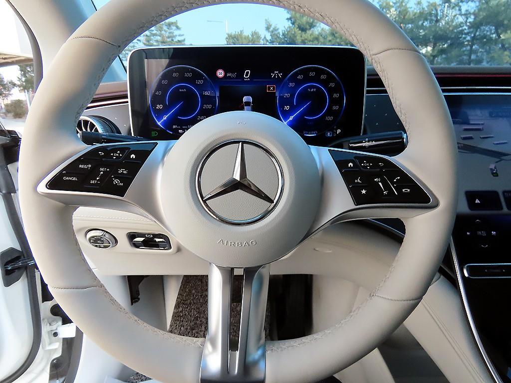 Mercedes Benz EQE - Vista 8