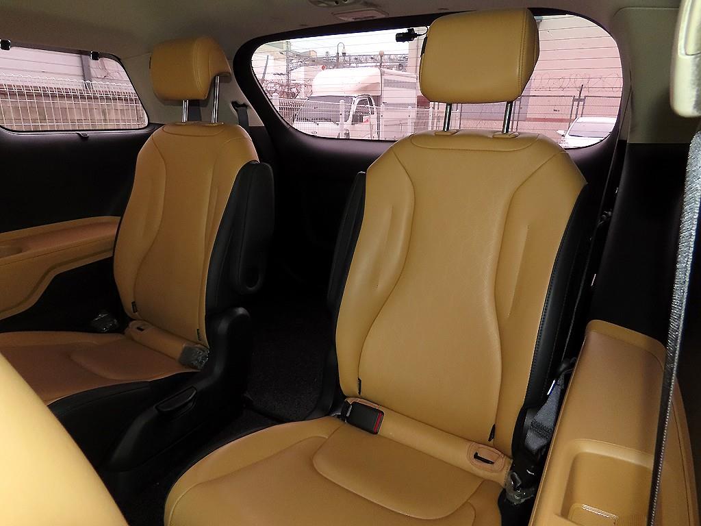 KIA Carnival - Vista 7