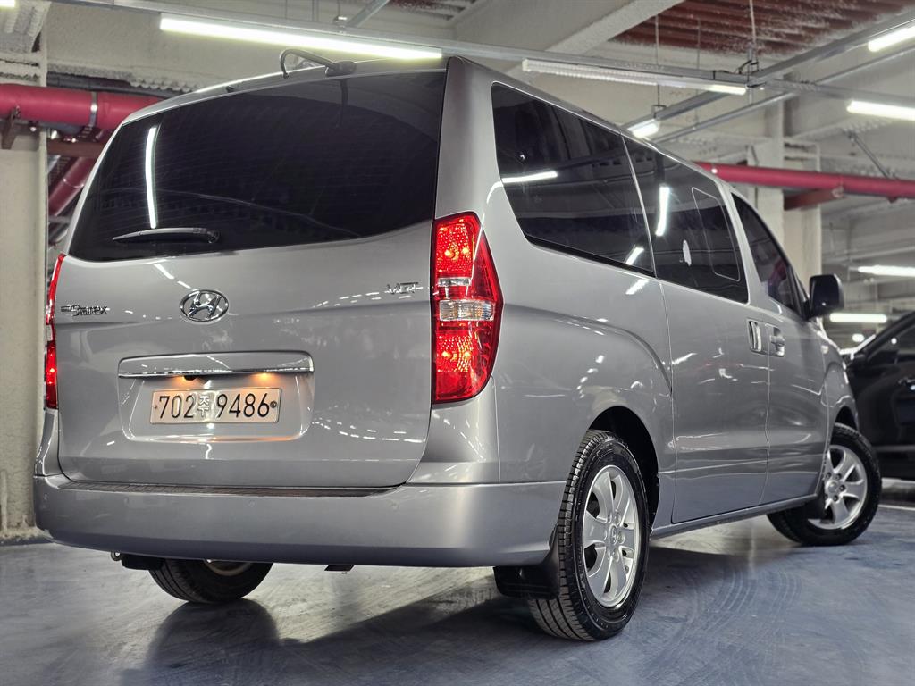 HYUNDAI Starex - Vista 2