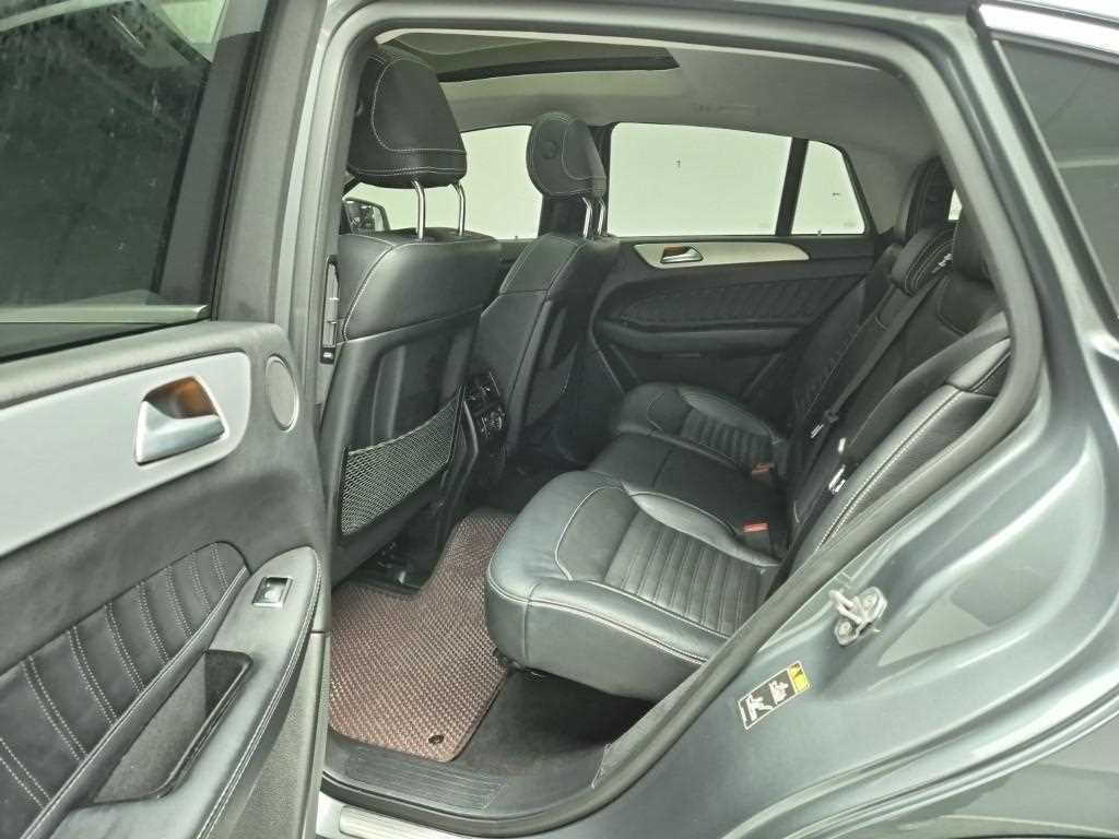 Mercedes Benz GLE Class - Vista 12