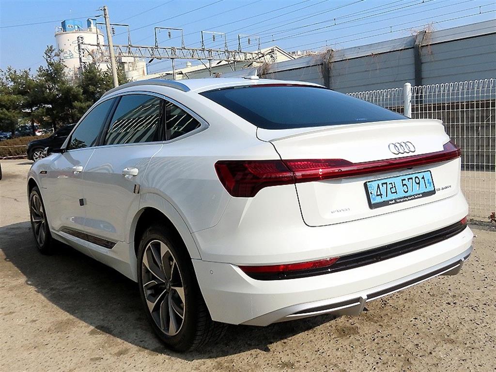 Audi e-Tron - Vista 3