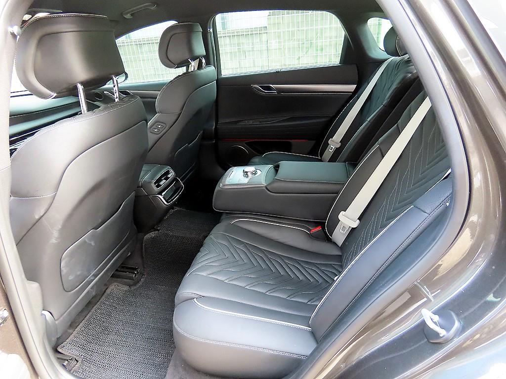 Genesis G80 - Vista 6