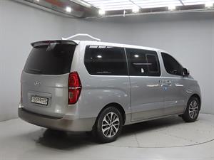 HYUNDAI Starex - Vista 8