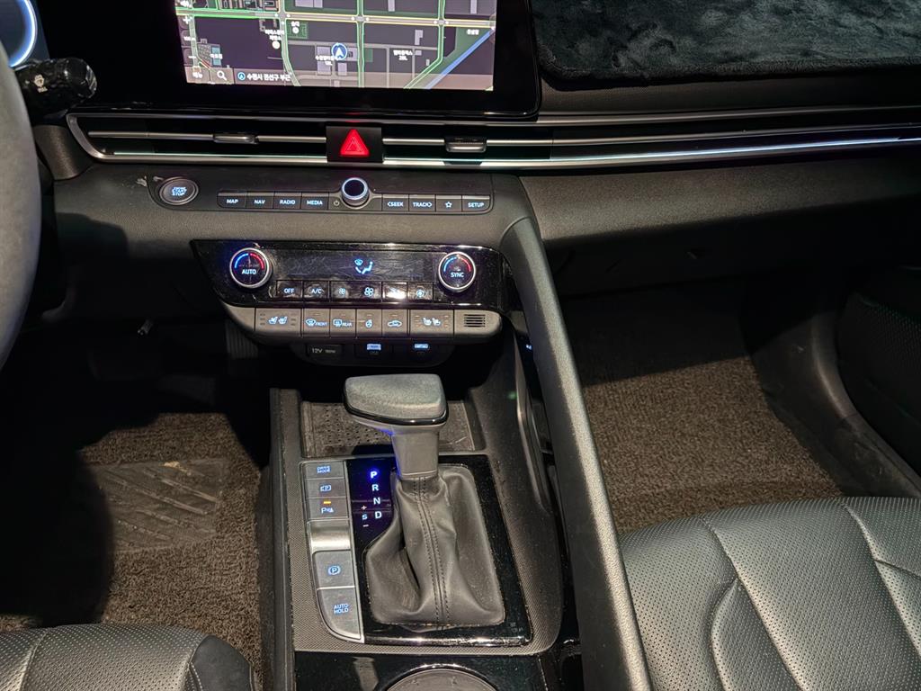 HYUNDAI Avante - Vista 10