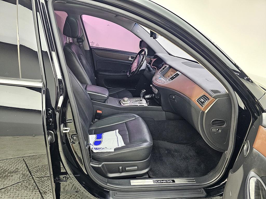 HYUNDAI Genesis - Vista 11