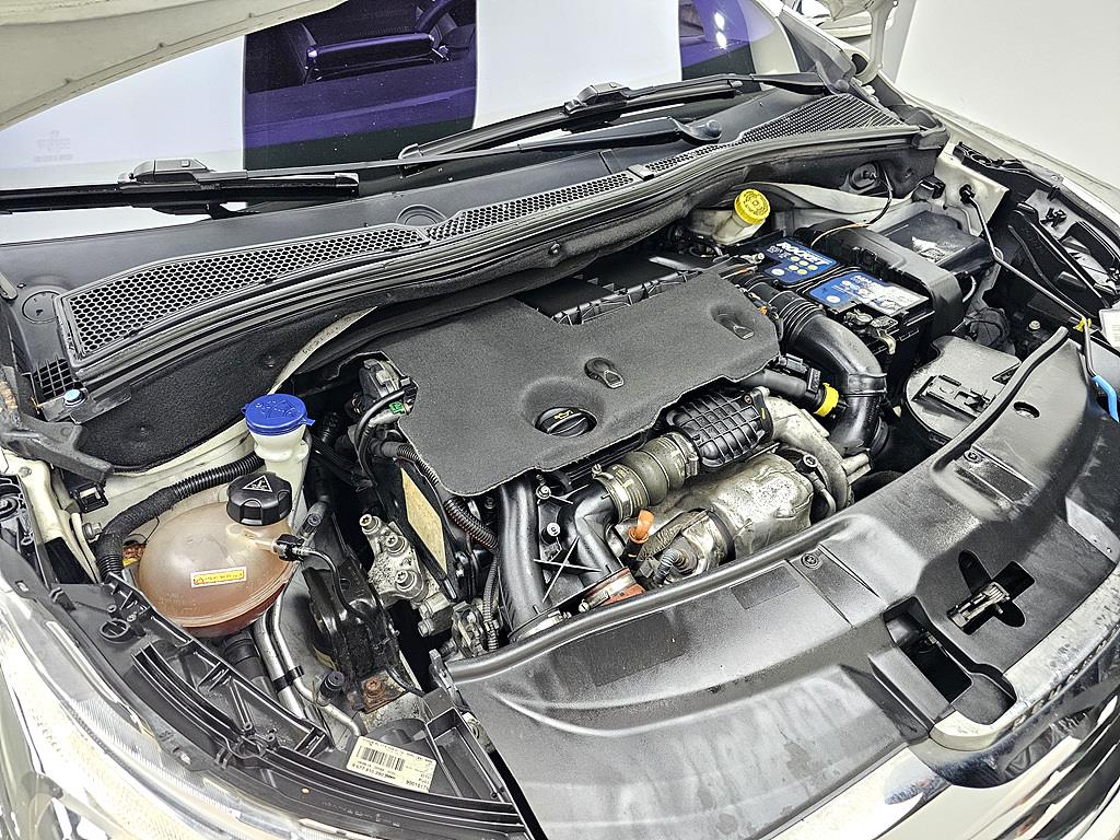 Peugeot 2008 - Vista 6