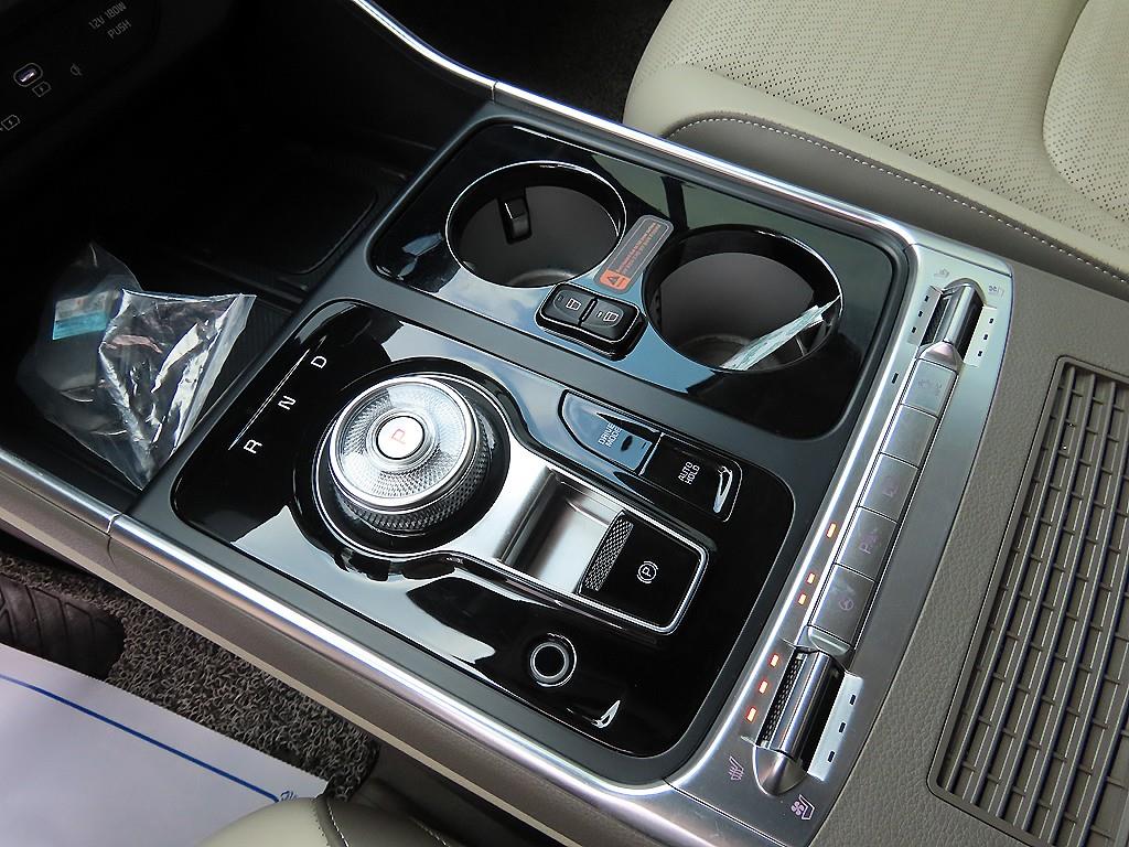 KIA Carnival - Vista 11