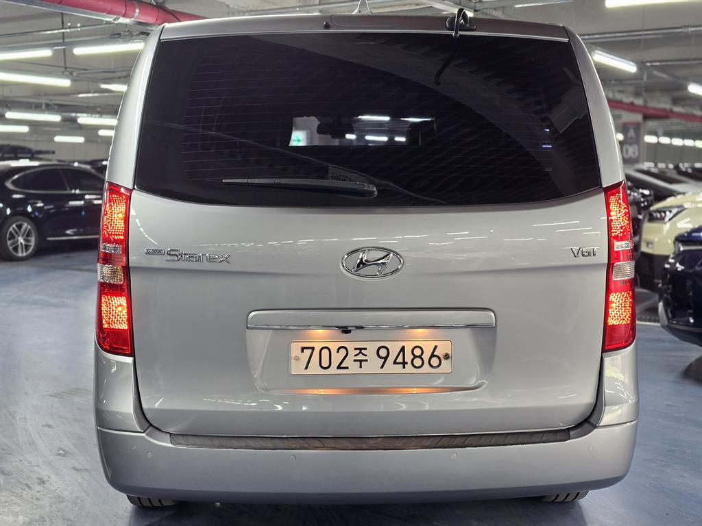 HYUNDAI Starex - Vista 3