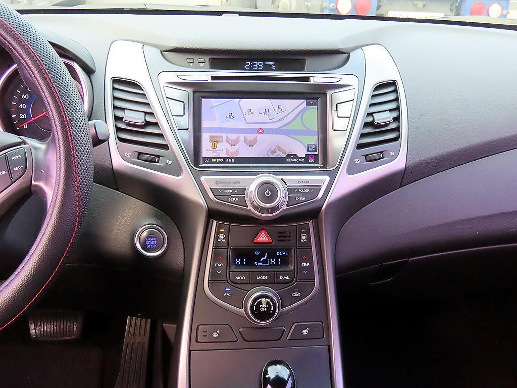 HYUNDAI Avante - Vista 10