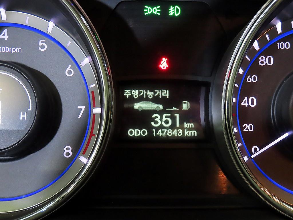 HYUNDAI Sonata - Vista 9