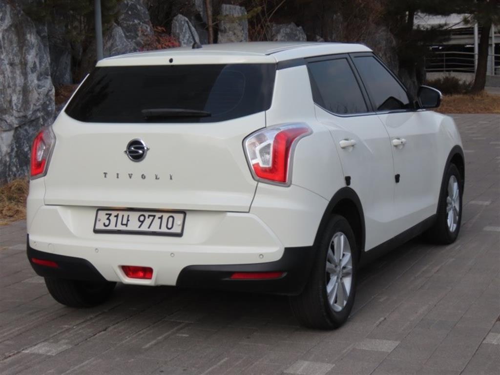 Ssangyong Tivoli - Vista 5