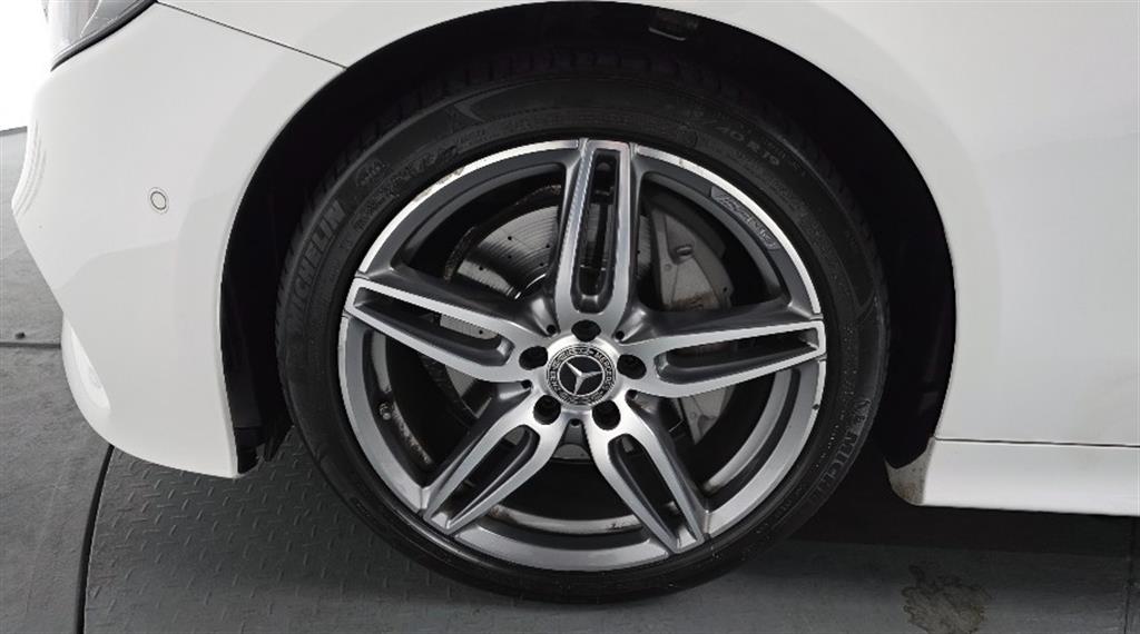 Mercedes Benz E class - Vista 5