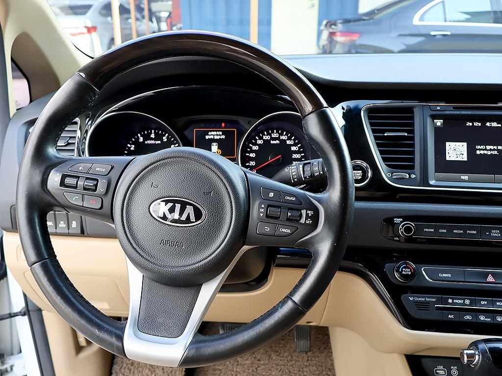 KIA Carnival 2016 Blanco - Importación desde Corea - HF Imports Iquique - Foto 8