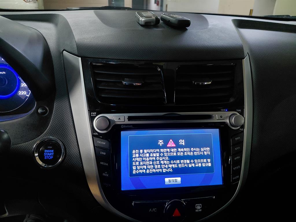 HYUNDAI Accent 2014 Blanco - Importación desde Corea - HF Imports Iquique - Foto 13