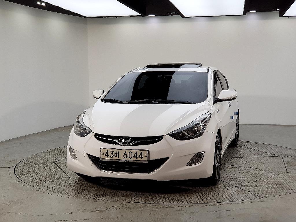 HYUNDAI Avante - Vista 2