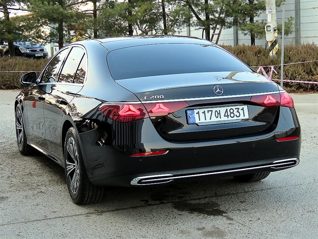 Mercedes Benz E class - Vista 3